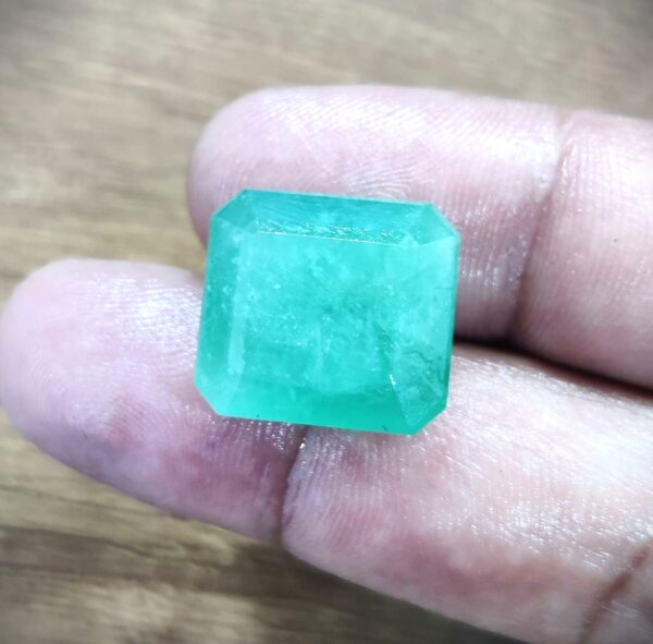 Big Size Emerald ( पन्ना-Panna ) 20.25 Ratti - with Lab Report