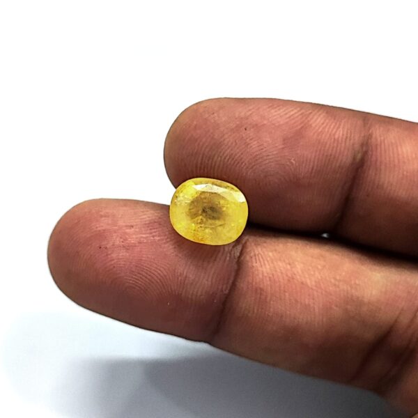 Export Quality Ceylon Yellow Sapphire (सीलोन पुखराज) 5.25 Ratti - with Lab Report