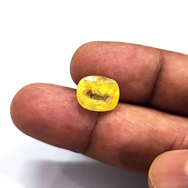 Export Quality Ceylon Yellow Sapphire (सीलोन पुखराज) 7.25 Ratti - with Lab Report