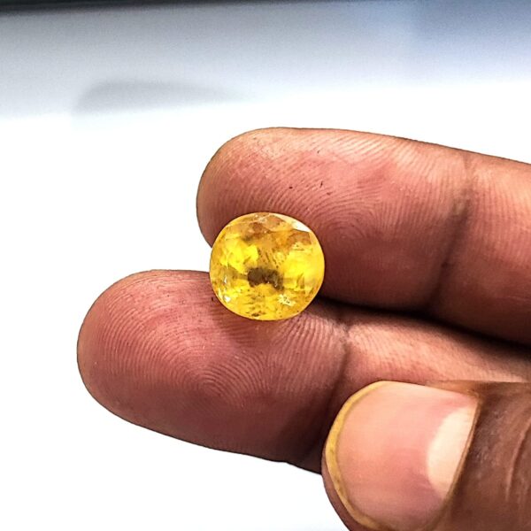 Export Quality Ceylon Yellow Sapphire (सीलोन पुखराज) 8.25 Ratti - with Lab Report