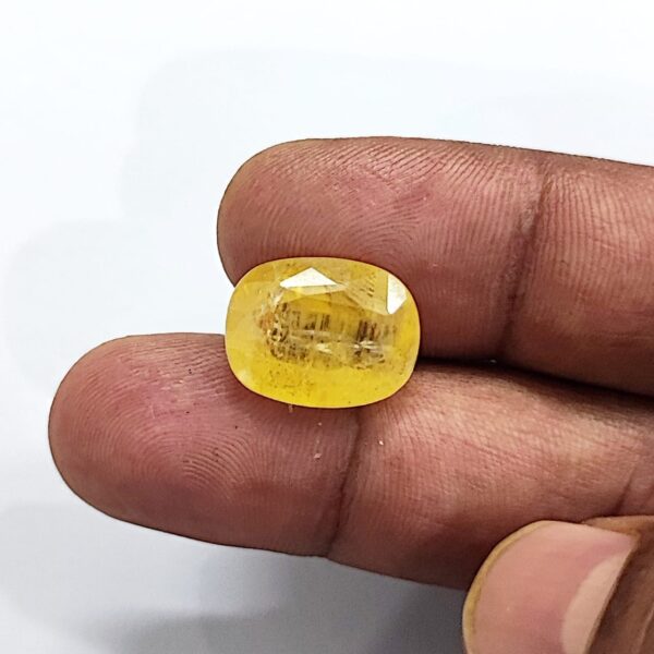 Export Quality Ceylon Yellow Sapphire (सीलोन पुखराज) 9.25 Ratti - with Lab Report